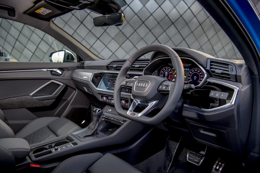 Интерьер Audi RS Q3 Sportback 2019 года  (UK) (фото 61 из 71)